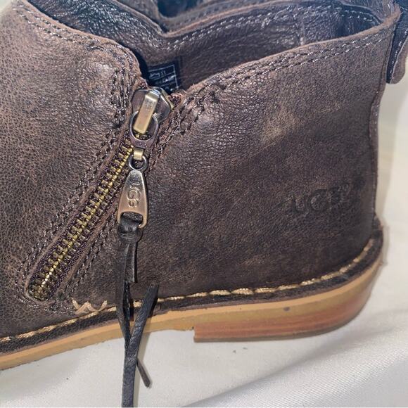 UGG Brown leather clementine Ankle Boots minimalist size 6.5 women - Picture 9 of 10
